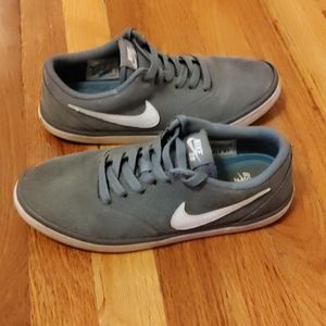 Nike SB sneakers gray suede size 7 mens